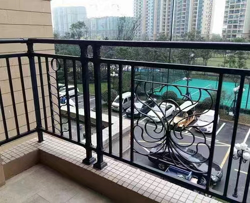 阳台栏杆