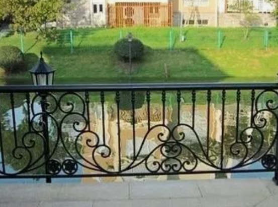 阳台铁艺栏杆